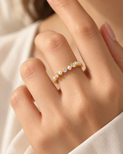 Bague Perle Éclat dorée portée